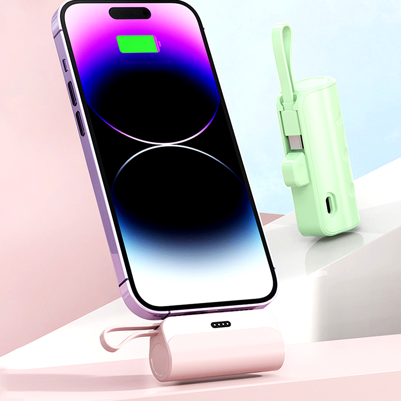 Draagbare Power Bank met hoge capaciteit en ingebouwde kabels