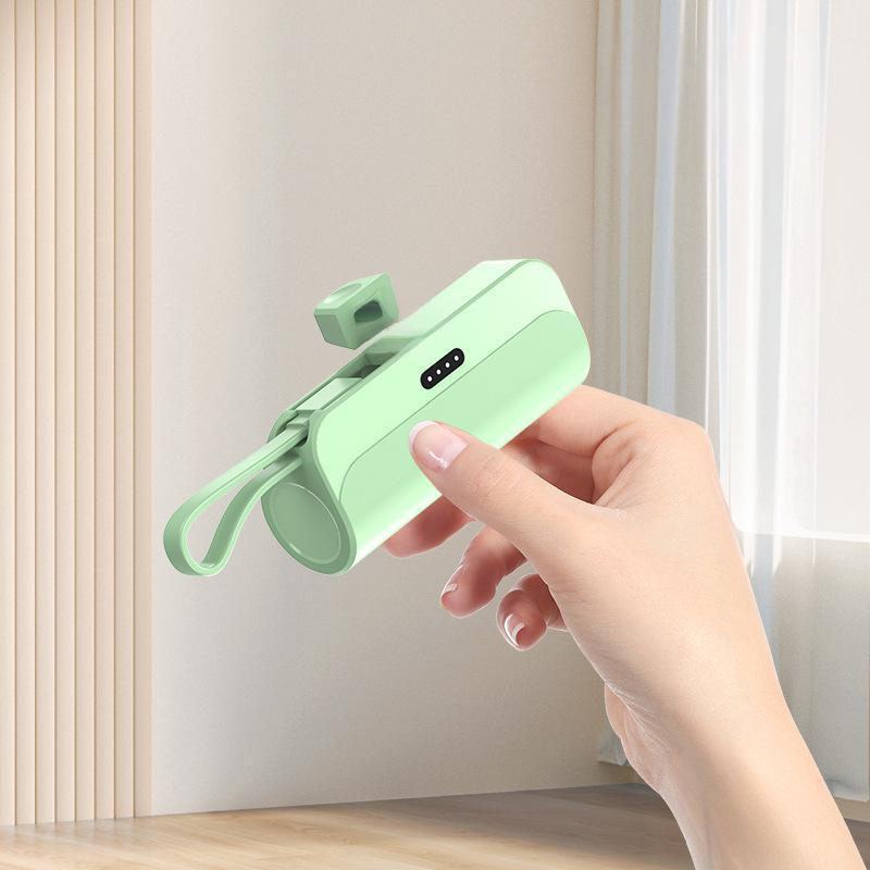 Draagbare Power Bank met hoge capaciteit en ingebouwde kabels