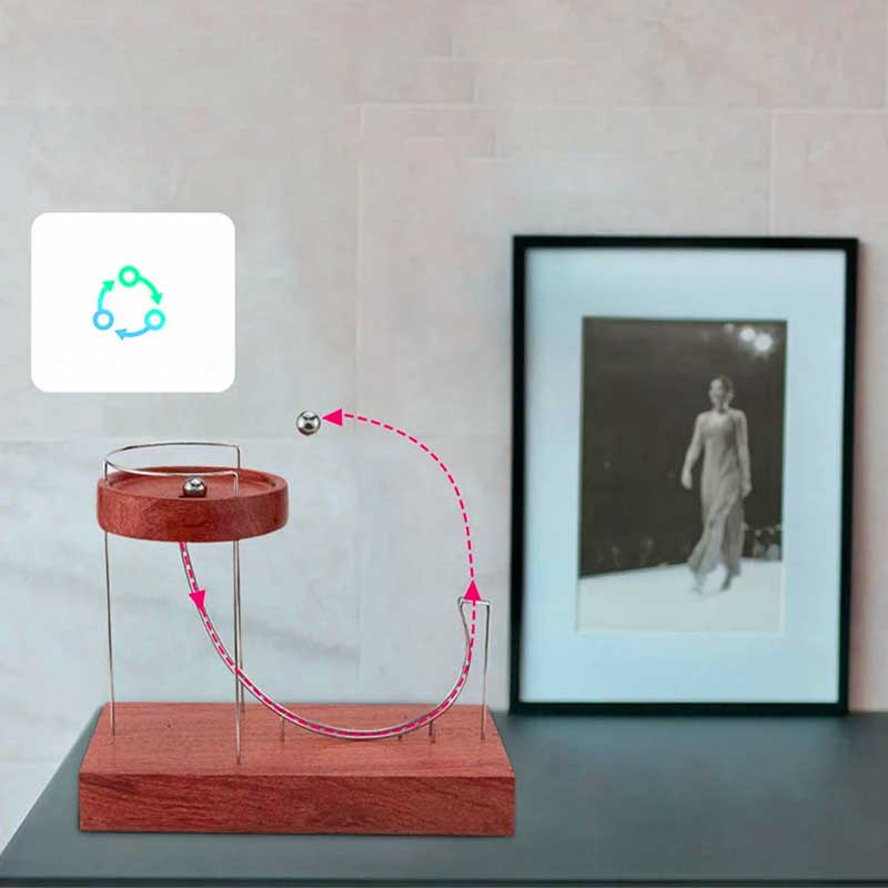 Ornament van kinetische kunst met eeuwige beweging