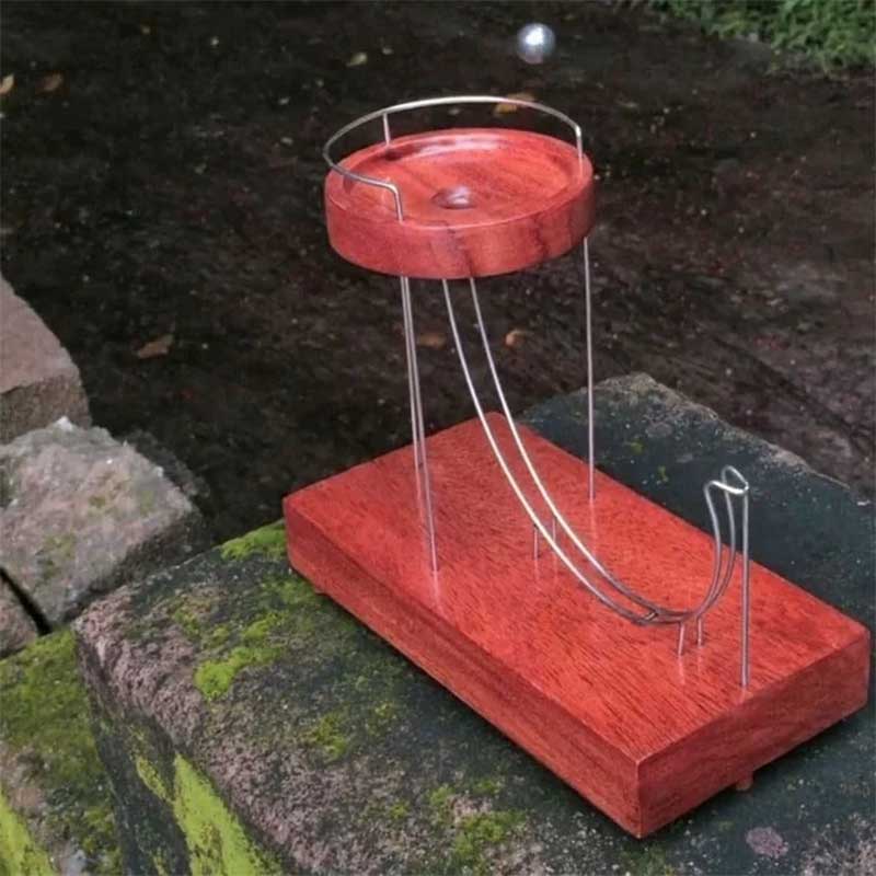 Ornament van kinetische kunst met eeuwige beweging