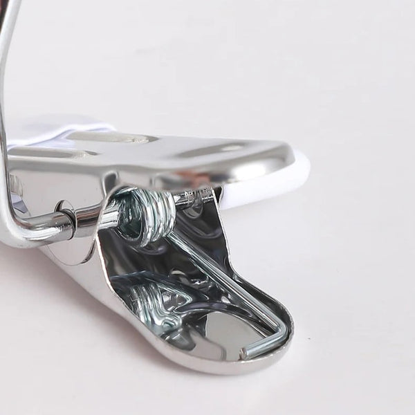 Ruimtebesparende kleding- en hoedenhaak