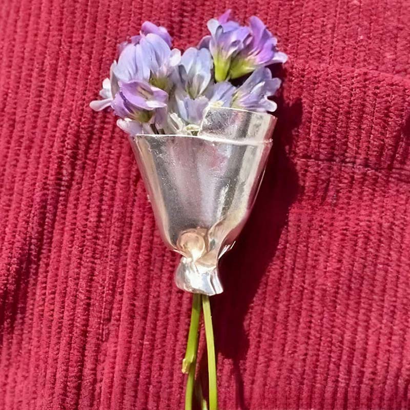 Draagbare bloemenbrochespeld