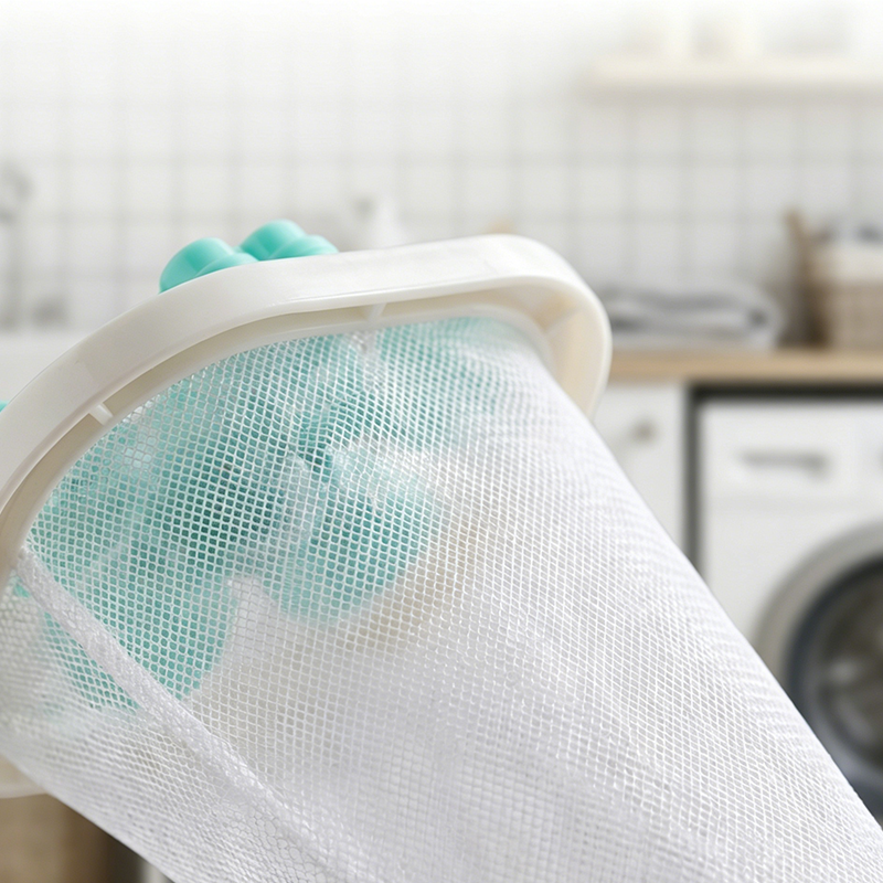 🐾 Drijvende filter die pluisjes en haren opvangt – wasmachine blijft schoon, kleding haarvrij en langer mooi.