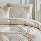 🛏️ 50% korting op elegant duvetovertrek – luxe plooidetails, zacht en ademend, voor een warme hoteluitstraling thuis.