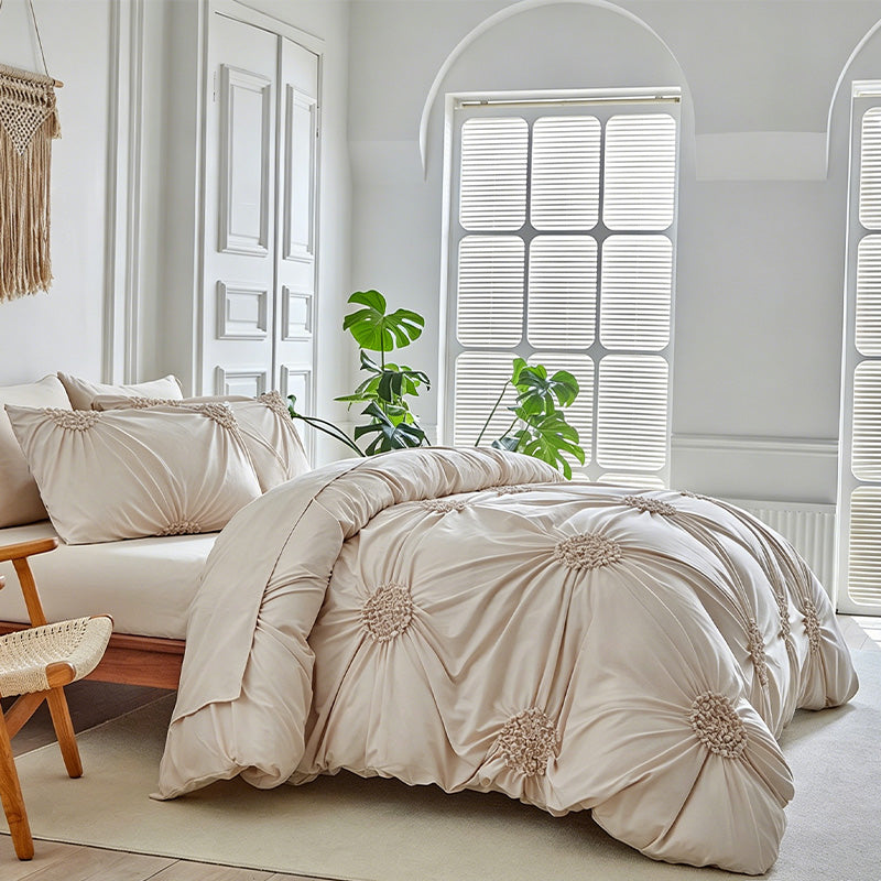 🛏️ 50% korting op elegant duvetovertrek – luxe plooidetails, zacht en ademend, voor een warme hoteluitstraling thuis.