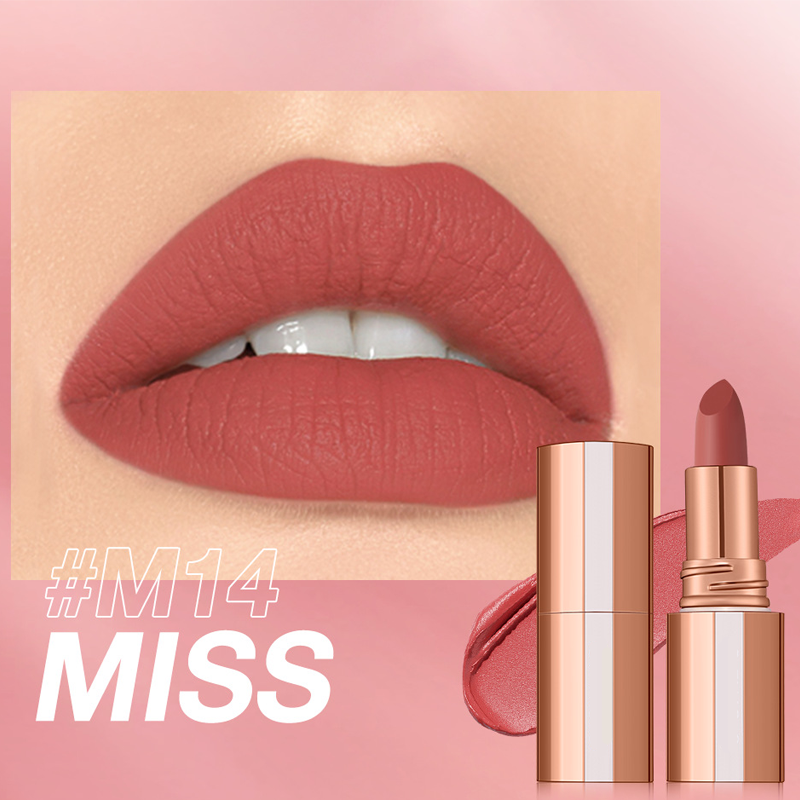 💄 24u matte lippenstift – blijft zitten, voelt licht en droogt niet uit, de hele dag perfect.