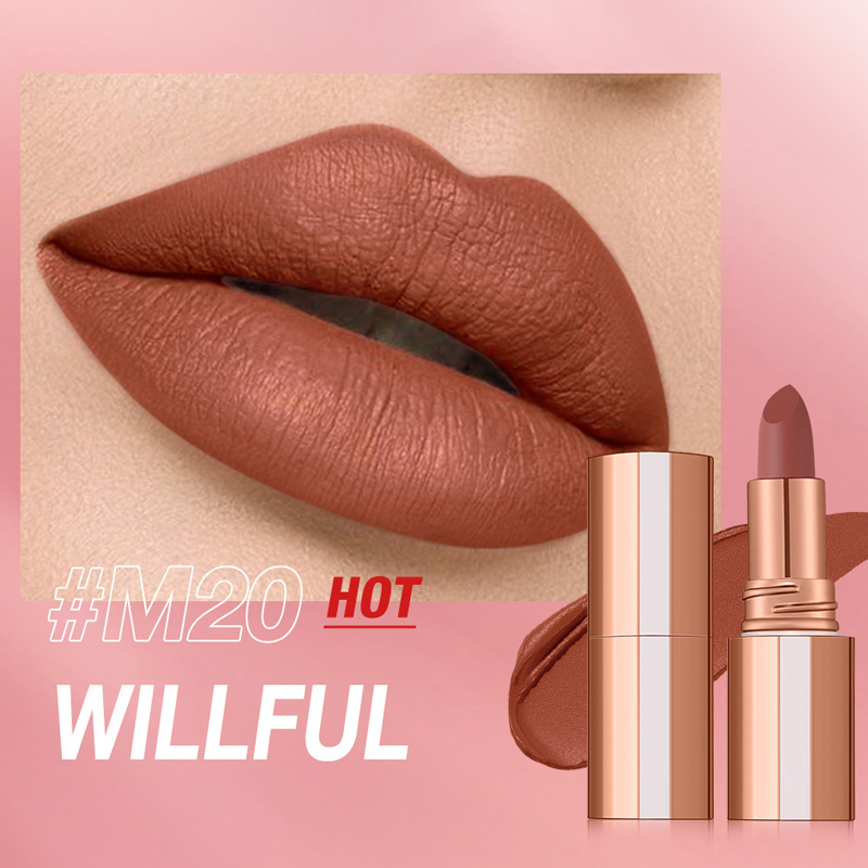 💄 24u matte lippenstift – blijft zitten, voelt licht en droogt niet uit, de hele dag perfect.