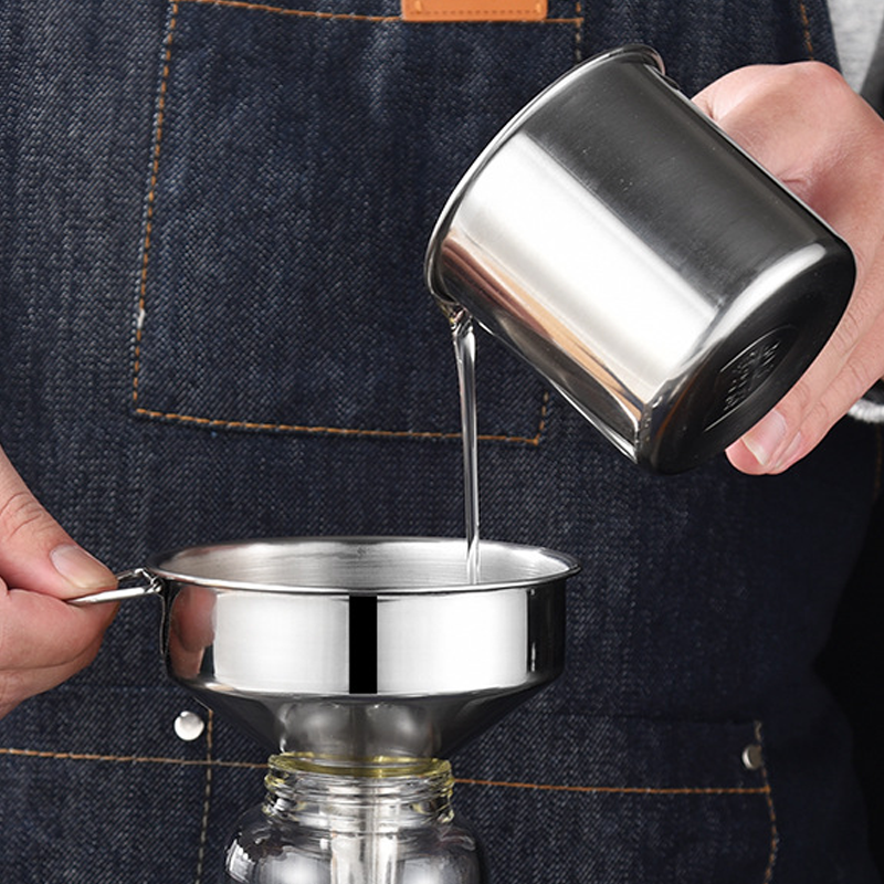 🥣 50% korting! RVS keukentrechter – vul moeiteloos & netjes zonder knoeien. Voor olie, azijn, sauzen & meer – vaatwasbestendig! ✨🔧