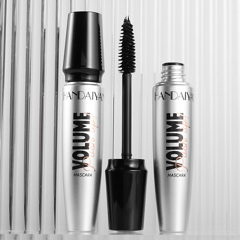 Waterbestendige, langhoudende mascara met een groot borsteltj