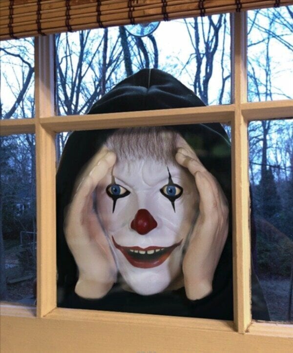 Scary Peeper Creeper 😱